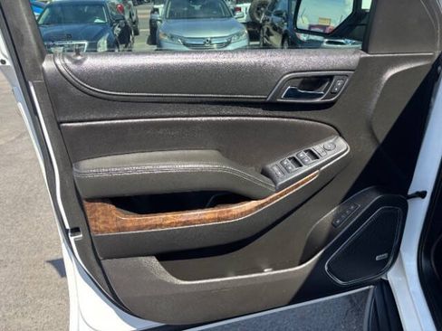 Used 2018 Chevrolet Suburban LT w/ Luxury Package RWD image 10