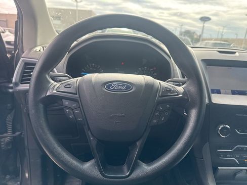 Used 2020 Ford Edge SE FWD image 3