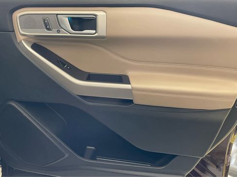 Certified 2022 Ford Explorer Limited w/ Equipment Group 301A image 34