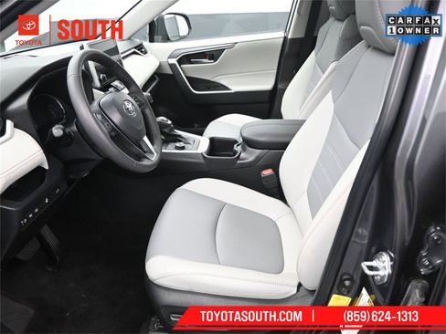 Used 2023 Toyota RAV4 XLE Premium image 9