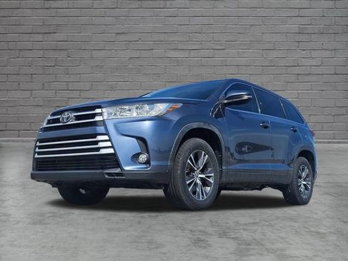 Used 2019 Toyota Highlander Plus FWD image 1