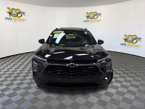Used 2024 Chevrolet Trax RS w/ Sunroof Package FWD image 3