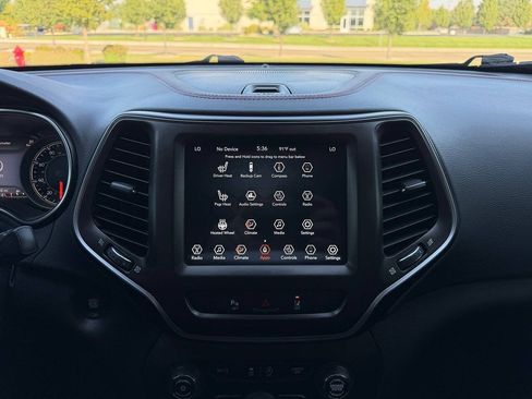 Used 2021 Jeep Cherokee Trailhawk AWD/4WD image 31