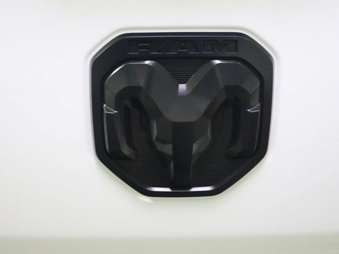 Used 2024 RAM 1500 Laramie AWD/4WD image 8