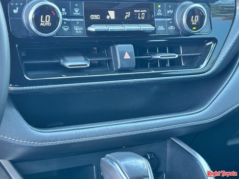 Used 2022 Toyota Highlander XSE FWD image 29