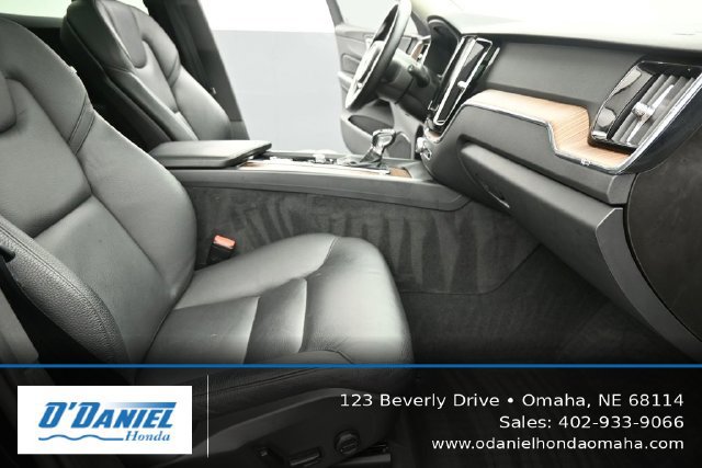 Used 2021 Volvo XC60 T5 Momentum AWD/4WD image 41