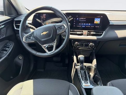Used 2026 Chevrolet TrailBlazer LT w/ Convenience Package FWD image 17