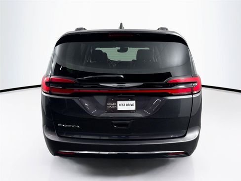 Used 2022 Chrysler Pacifica Touring-L FWD image 10