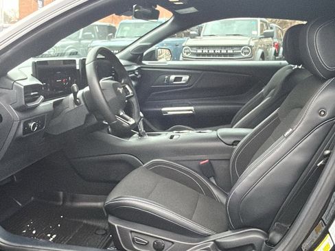 Certified 2024 Ford Mustang Coupe image 28