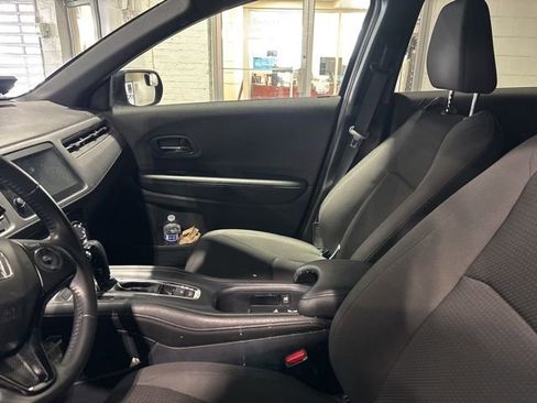 Used 2021 Honda HR-V Sport image 3