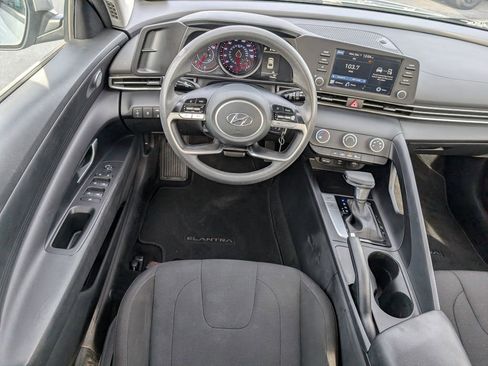 Used 2023 Hyundai Elantra SE image 10