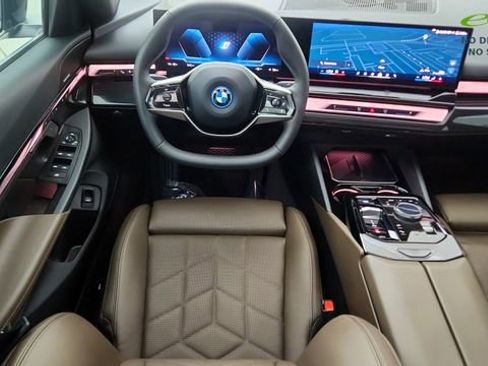 Used 2024 BMW i5 eDrive40i w/ Convenience Package RWD image 37