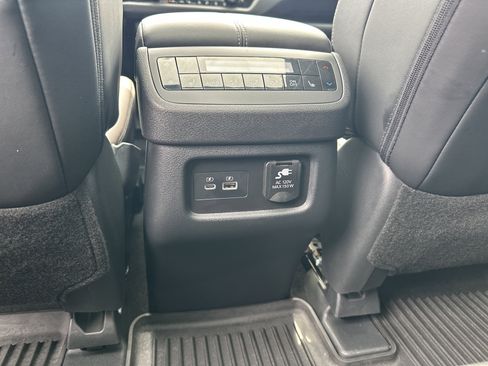 Used 2025 Nissan Pathfinder Platinum image 23