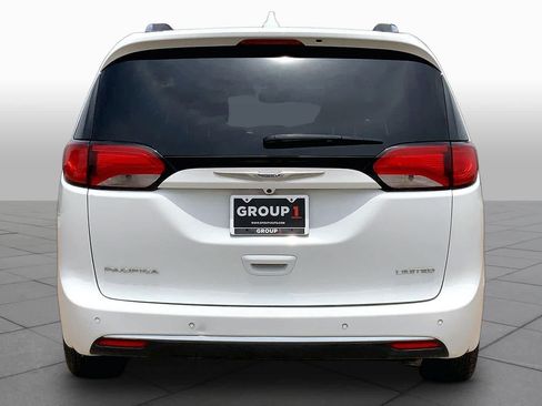 Used 2020 Chrysler Pacifica Limited w/ Advanced Safetytec Group FWD image 5