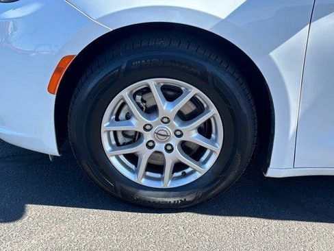 Used 2022 Chrysler Pacifica Touring-L image 10