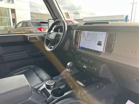 Used 2025 Ford Bronco Outer Banks image 10