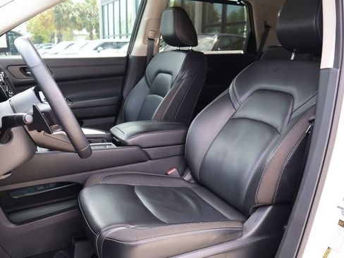 Used 2024 Nissan Pathfinder SL image 30