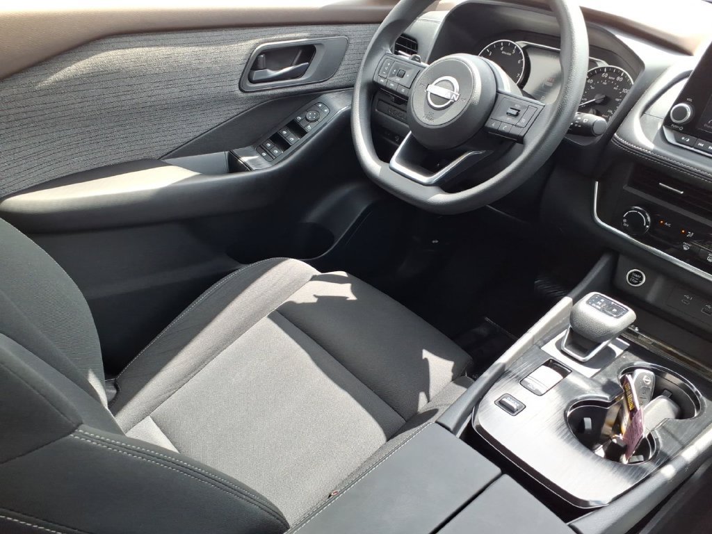 Used 2023 Nissan Rogue S FWD image 9