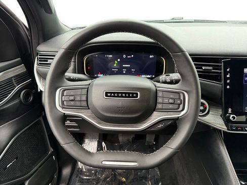 Used 2024 Jeep Wagoneer L Series II w/ Flexible Seating Group image 12
