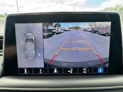 Used 2021 Chevrolet Tahoe Premier w/ Premium Package image 16