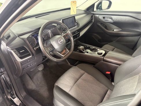Used 2025 Nissan Rogue SV AWD/4WD image 8