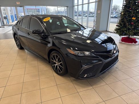 Used 2022 Toyota Camry SE image 5