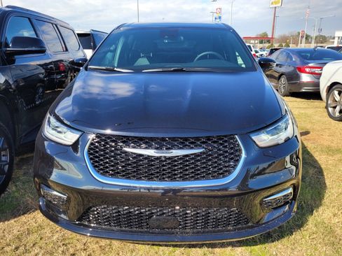 New 2026 Chrysler Pacifica Select image 13