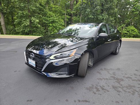 Used 2025 Nissan Altima 2.5 SV FWD image 4