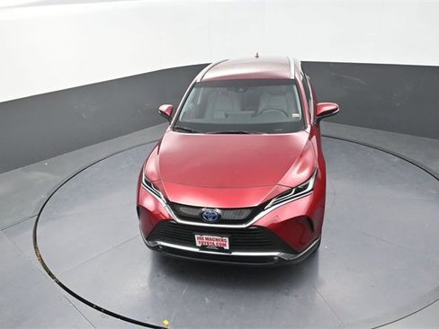 Used 2024 Toyota Venza XLE image 20