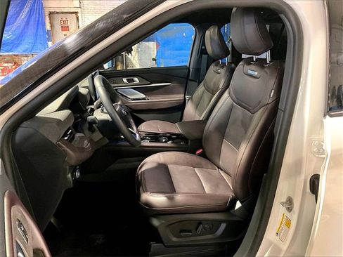 Used 2025 Ford Explorer Platinum image 21