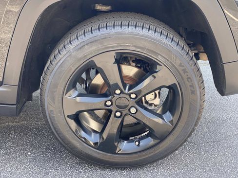 Used 2023 Jeep Grand Cherokee Limited w/ Black Appearance Package image 16