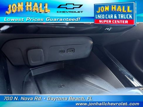 Used 2025 Chevrolet Trax RS w/ Sunroof Package image 24