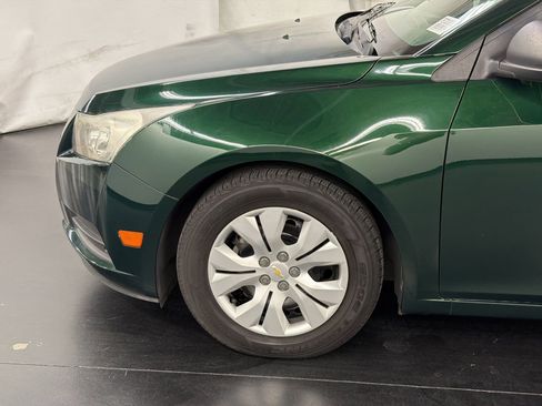 Used 2014 Chevrolet Cruze LS FWD image 12