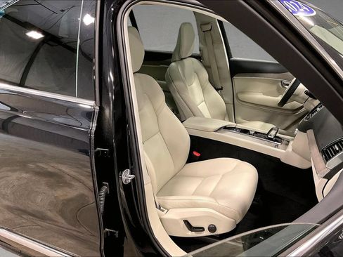 Certified 2024 Volvo XC90 B6 Plus w/ Protection Package Premier AWD/4WD image 30