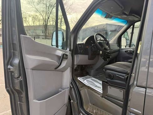 Used 2014 Mercedes-Benz Sprinter 2500 image 18