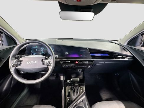 Used 2024 Kia Niro SX image 13