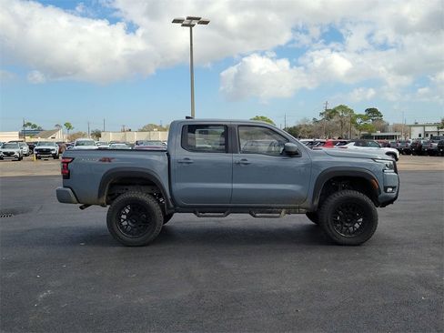 Used 2025 Nissan Frontier PRO-4X image 18