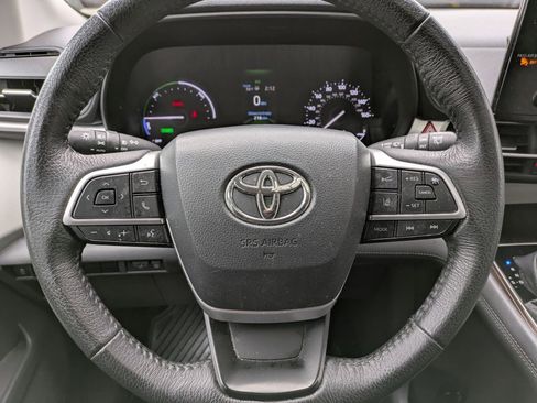 Used 2023 Toyota Sienna XLE image 16