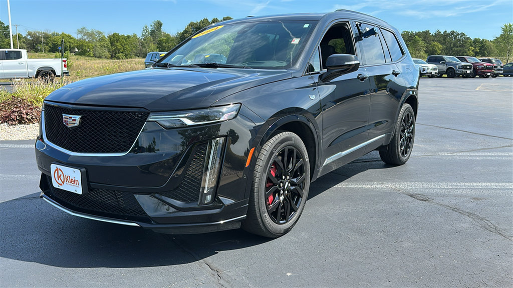 Used 2024 Cadillac XT6 Sport w/ Technology Package AWD/4WD image 3