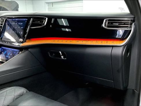 Used 2024 Jeep Grand Wagoneer Series III w/ Rear-Seat Entertainment Group AWD/4WD image 19