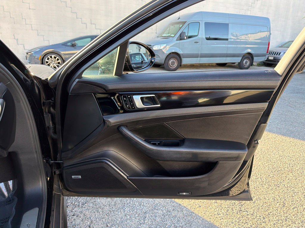 Used 2018 Porsche Panamera RWD image 16