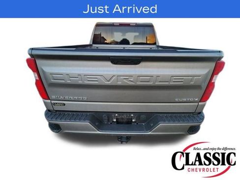 Used 2023 Chevrolet Silverado 1500 Custom image 9
