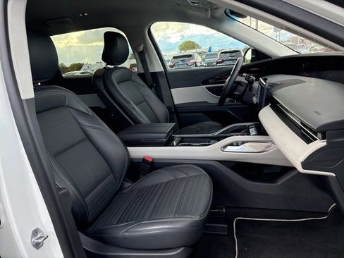 Used 2024 Lincoln Nautilus Reserve image 12