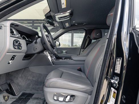 Used 2023 Rolls-Royce Cullinan image 23