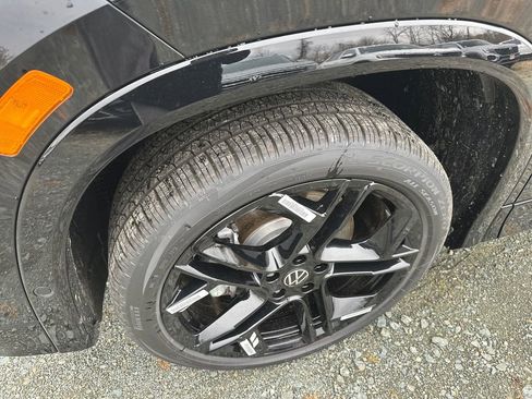 New 2026 Volkswagen Tiguan SE R-Line image 2