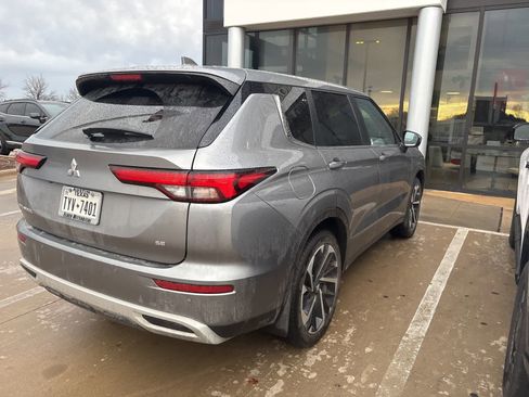 Used 2024 Mitsubishi Outlander SE image 4