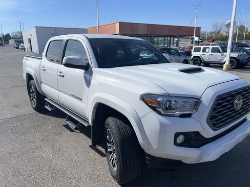 Used 2023 Toyota Tacoma TRD Sport image 11