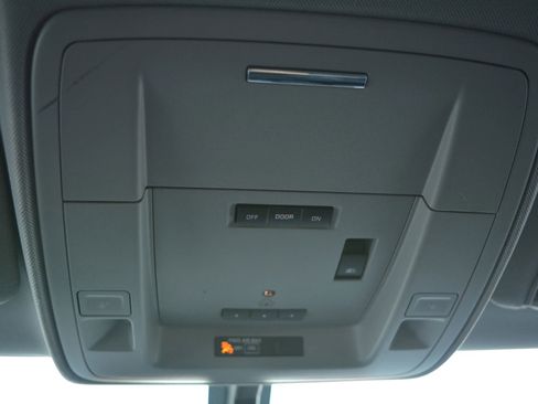 Used 2018 Chevrolet Silverado 1500 LT image 23