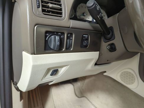 Used 2005 Ford Thunderbird 50th Anniversary RWD image 23