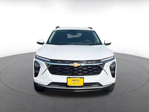 Used 2025 Chevrolet Trax LT w/ LT Convenience Package FWD image 4